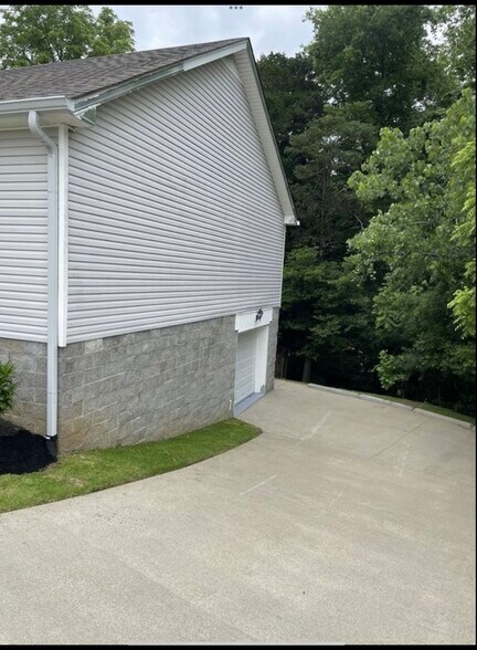 Building Photo - 1053 Red Apple Ct