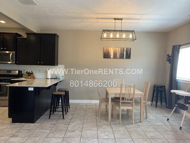 Building Photo - This property offers a NO DEPOSIT option available for qualified renters!