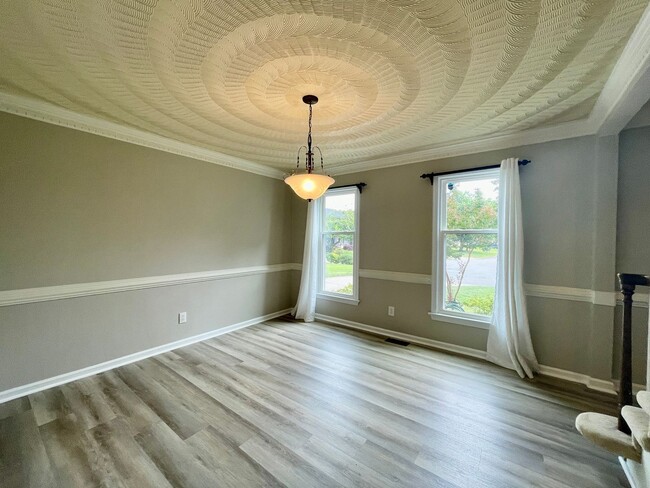 Building Photo - Available NOW! A 4-6 Bedroom Home! Attache...