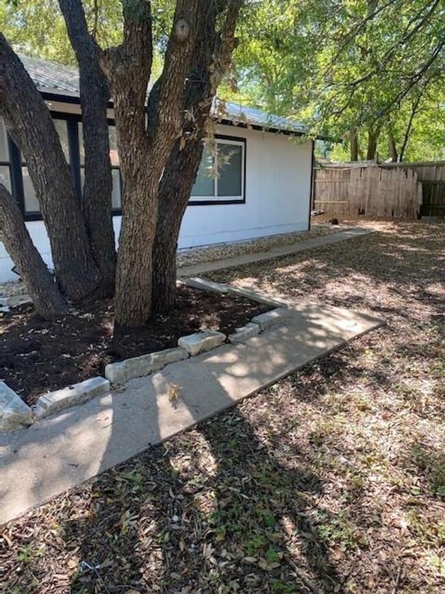 Building Photo - Remodel, large lot