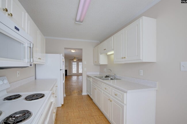 Building Photo - 200 Deer Hound Trail