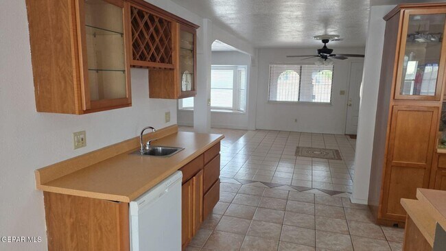 Building Photo - 316 S 6th St