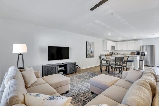 Building Photo - 321 Dogwood Cir