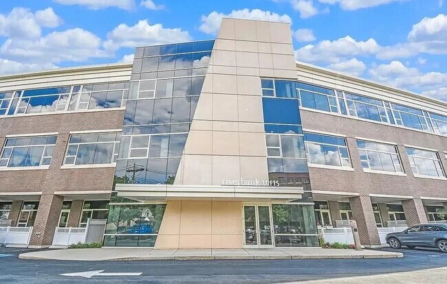 Building Photo - 290 Pleasant St
