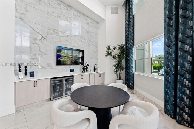 Building Photo - 3901 Coast View Pointe