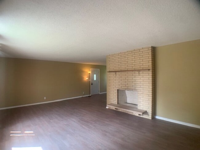 Building Photo - Huge yard! Updated appliances and more!