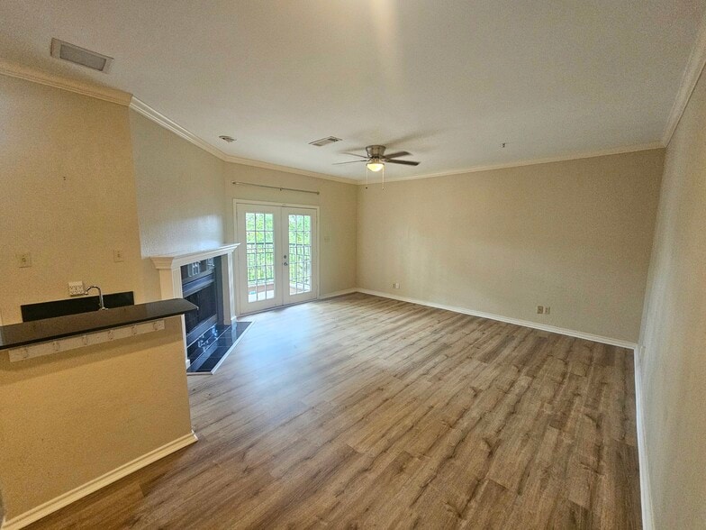 Building Photo - 6004 Auburndale Ave