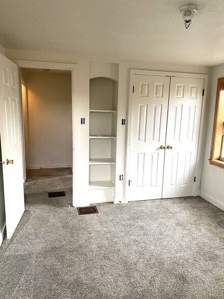 Building Photo - 1224 W 7th St