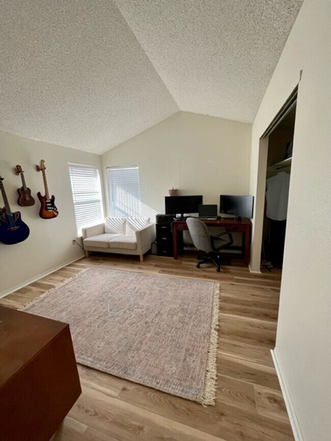Building Photo - Great 3 bedroom 2 bath home!