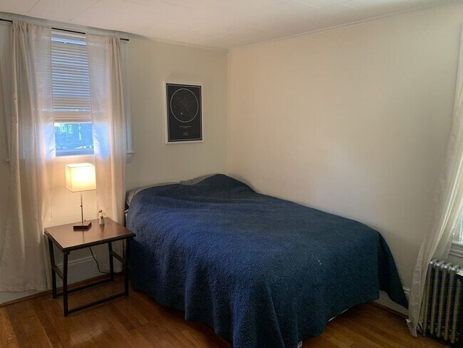 Building Photo - SINGLE FAMILY HOME IN BEAUTIFUL QUIET QUAI...