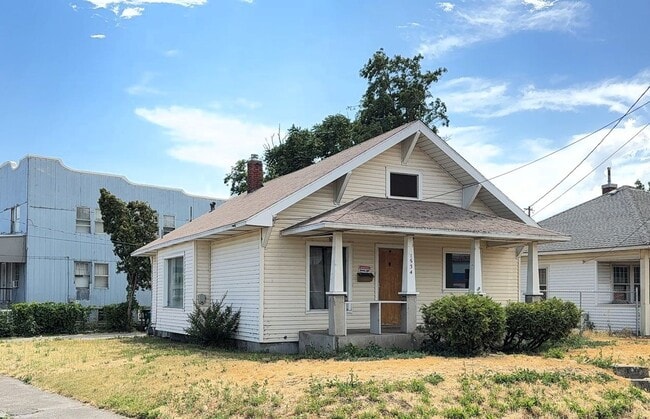 Building Photo - Approved Applicant - 2 Bedroom Newly Remod...