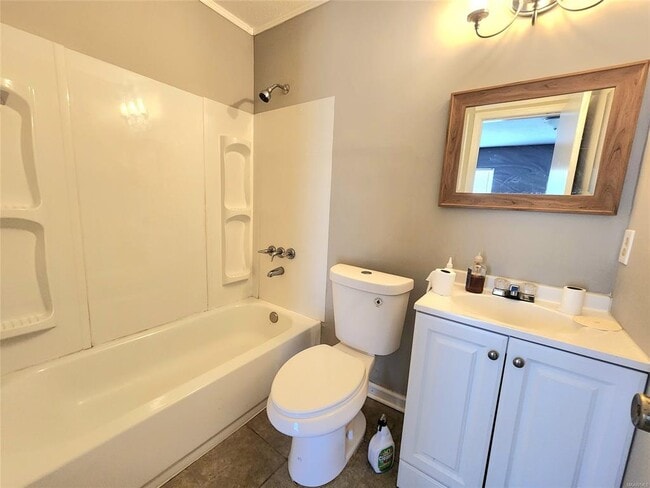 Building Photo - 6061 Briarhurst Dr