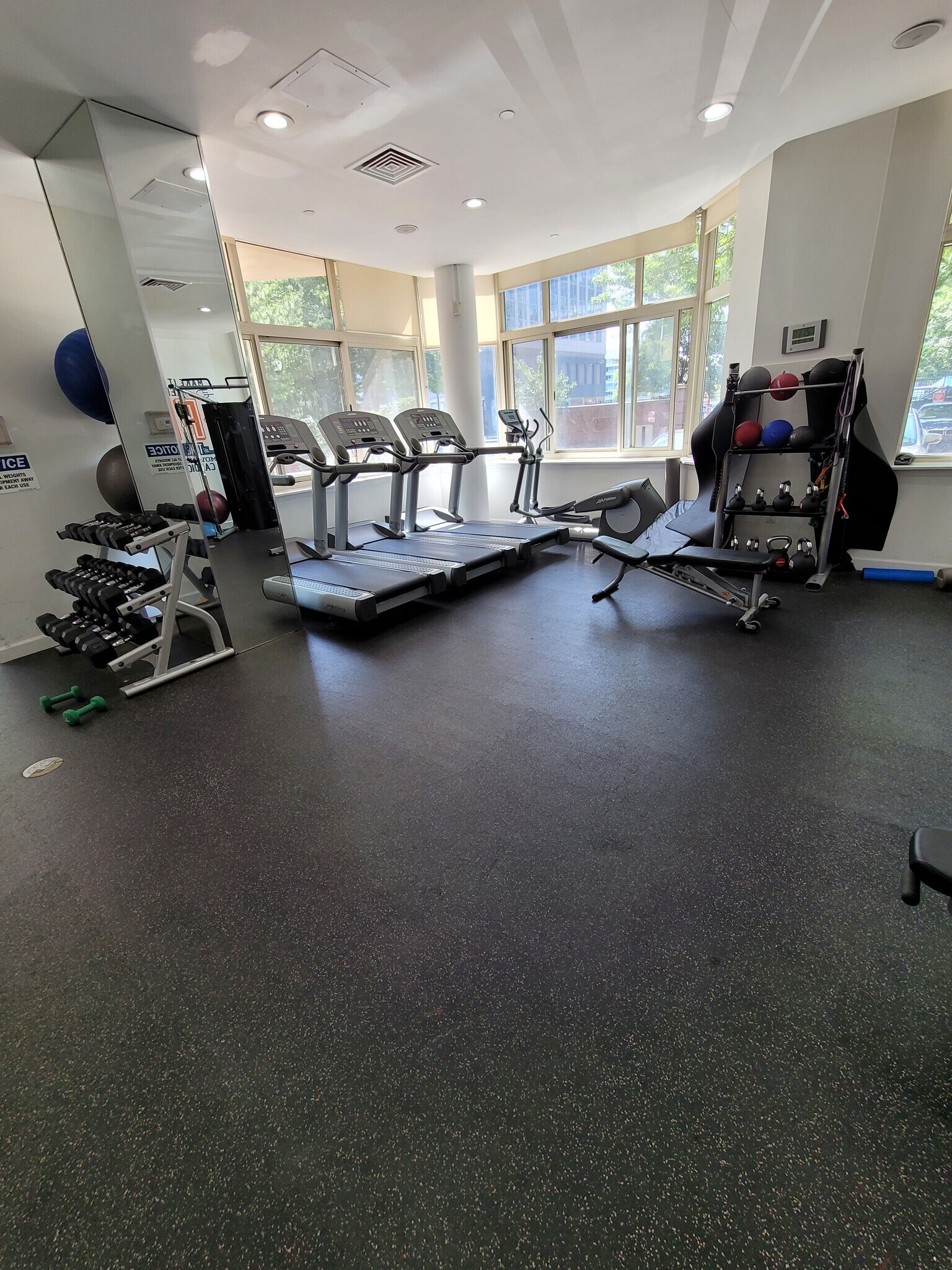 Building Photo - 20 2ND St