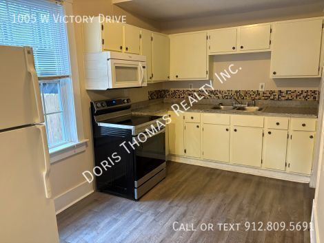 Building Photo - 1005 W Victory Dr