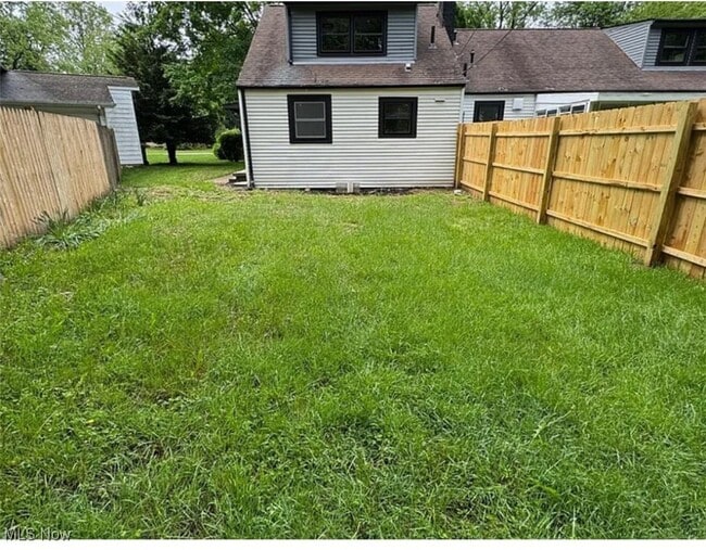 Building Photo - 7845 Emery Cir