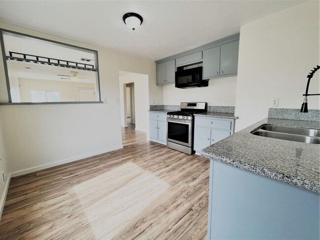 Building Photo - Renovated 4-bedroom home!