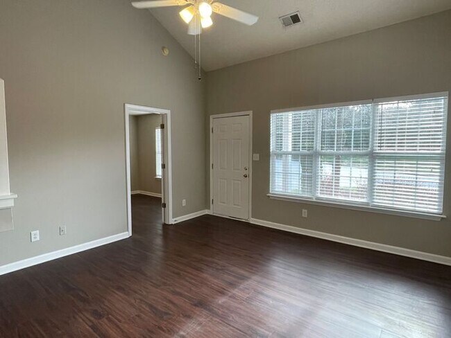 Building Photo - NW Townhome off of New Garden, Updated, Wo...