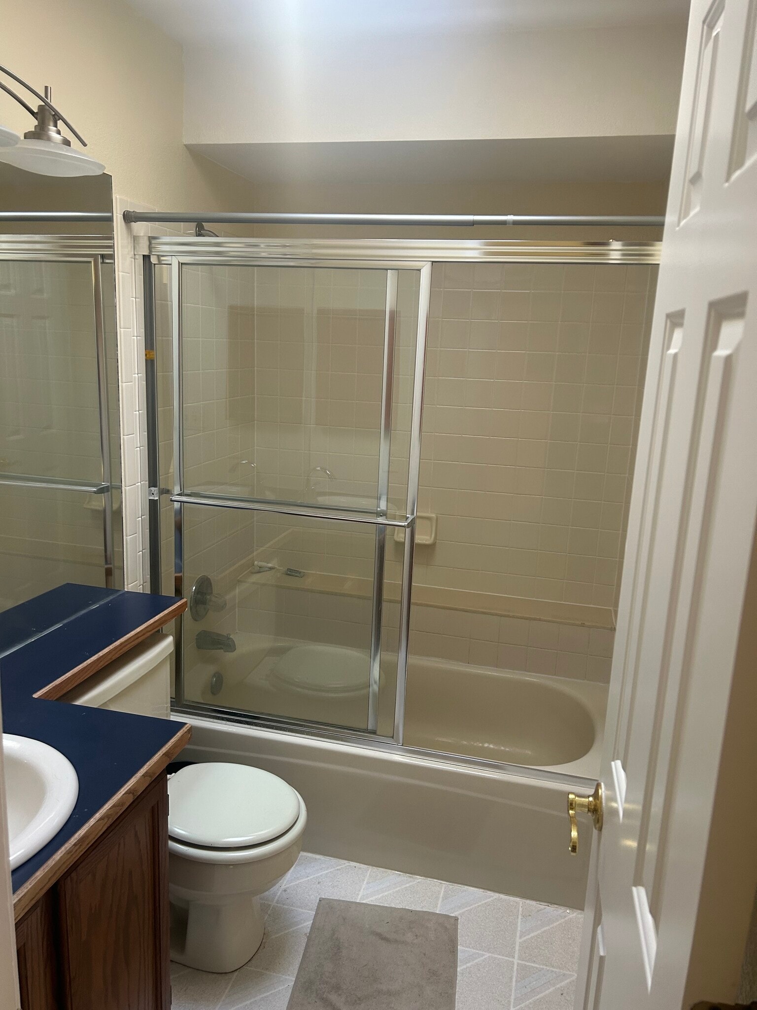 Full bath - 5717 Table Top Ct