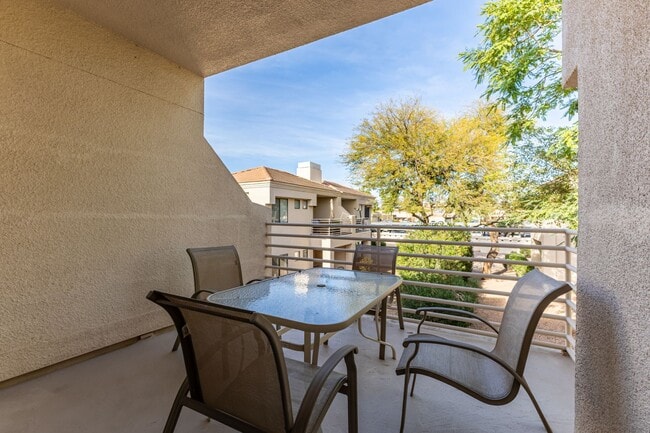 Building Photo - STUNNING Furnished OASIS 2 bed/2 bath Condo in McCormick Ranch