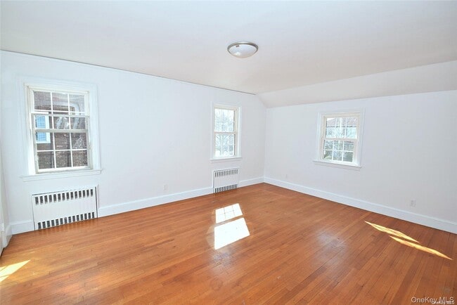 Building Photo - 27 N Lewis Pl