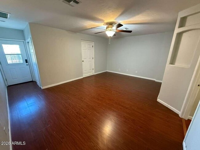 Building Photo - 3110 E 13th St