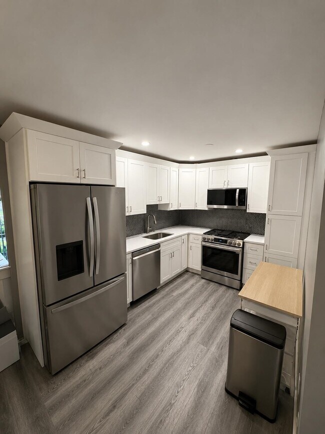 Building Photo - 327 Sea Isle Key