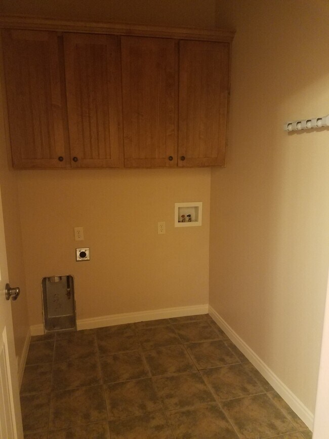 Building Photo - Spacious Home For Rent