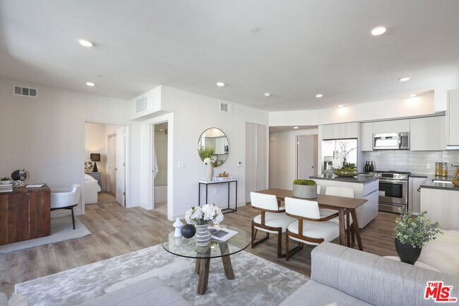 Building Photo - 740 Ridgeley Dr