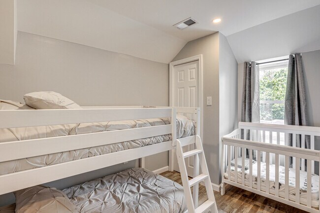 Building Photo - 5321 Wakefield St