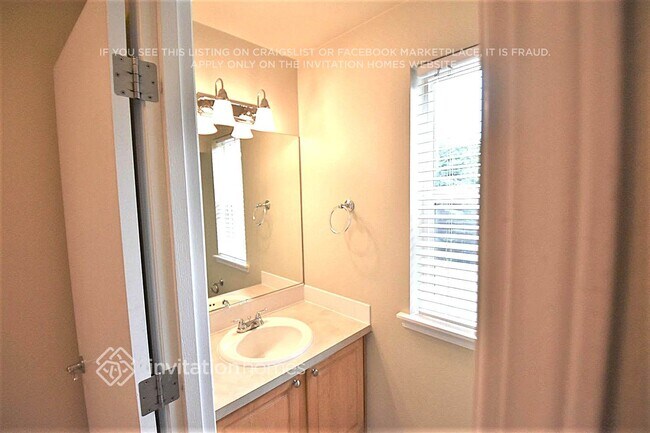 Building Photo - 18009 110th St Ct E