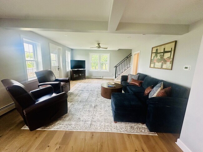Building Photo - Furnished 3-Bedroom Single-Family Home in West Falls