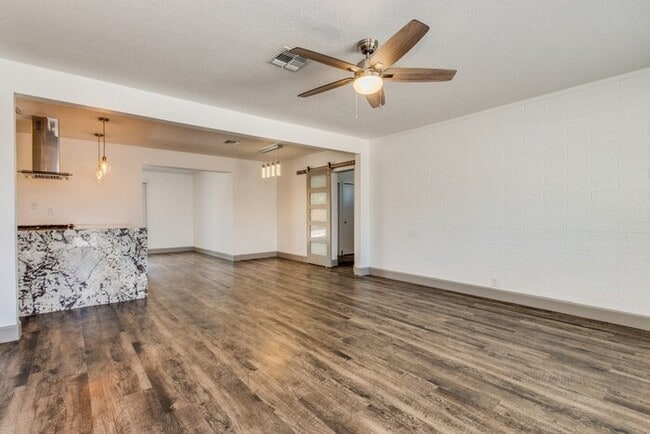Building Photo - 1637 W Cinnabar Ave