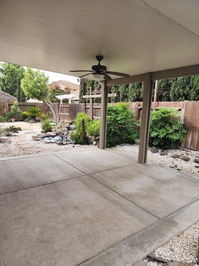 Building Photo - 5 Bedroom 3 Bathroom with 3 car Garage in the Sylvan School District