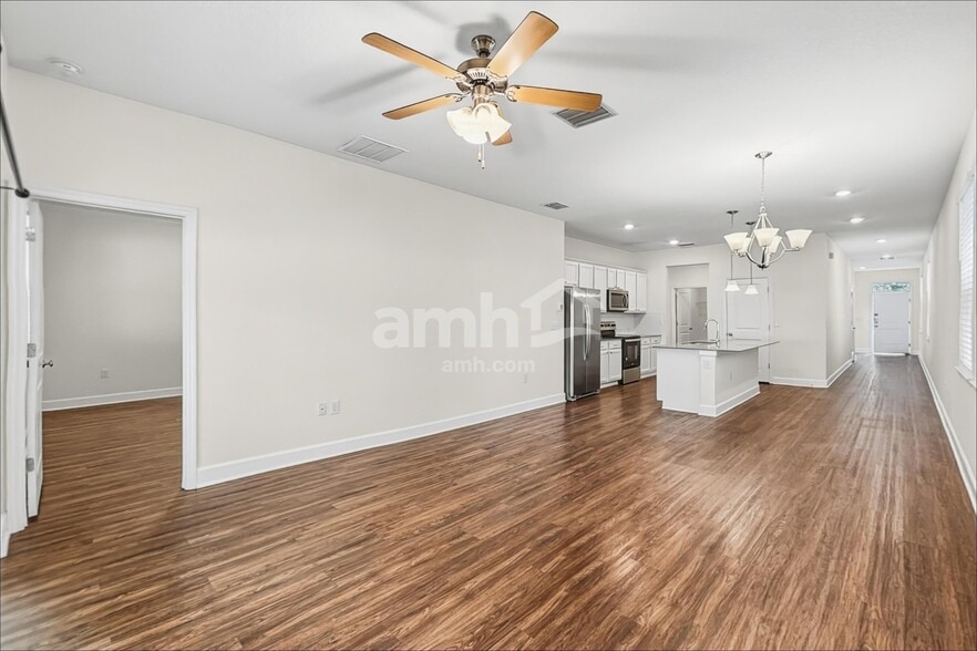 Building Photo - 29542 Cedar Waxwing Dr