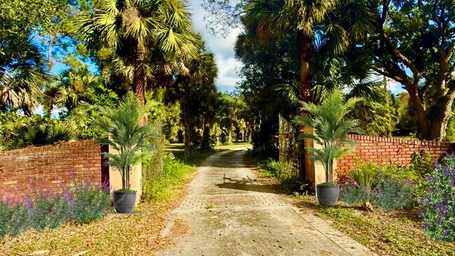 Building Photo - 1464 Gallop Dr