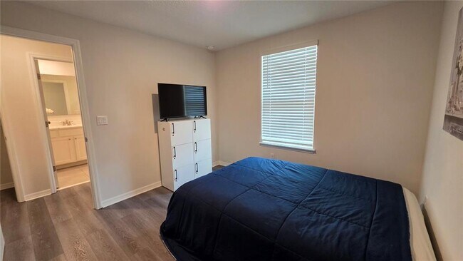 Building Photo - 16221 Admirals Cove Ln