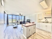 Building Photo - 493 Pio Dr