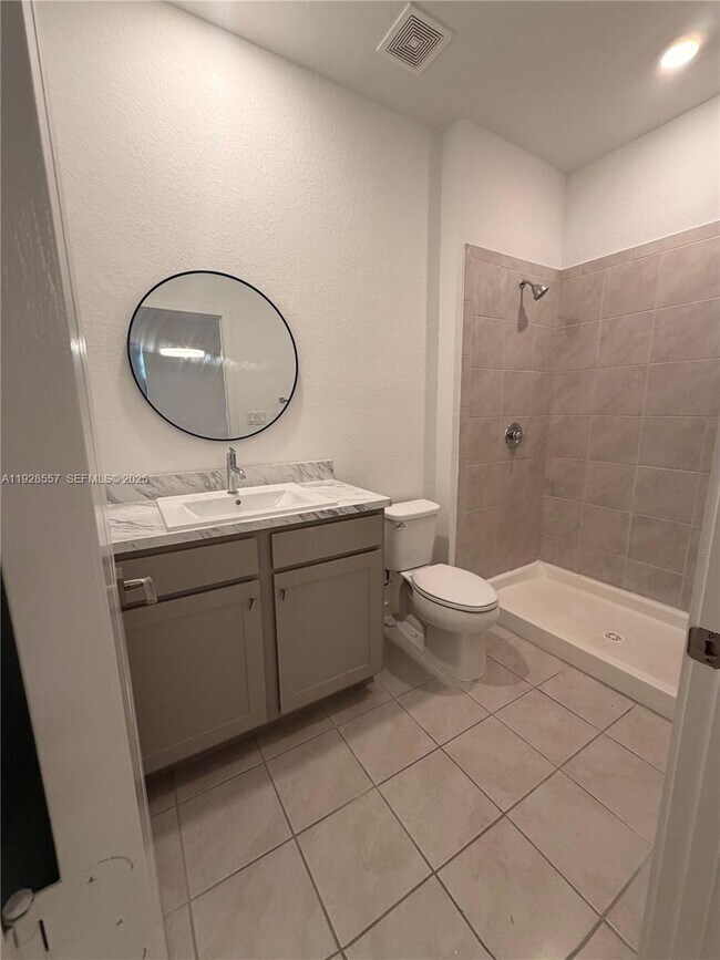 Building Photo - 711 SW 11th St