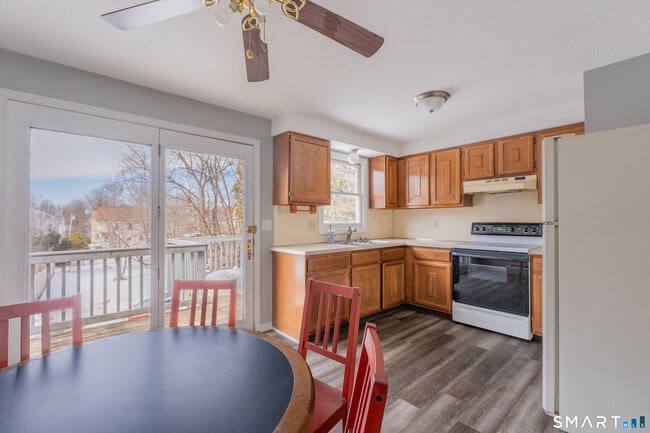 Building Photo - 28 Orient St