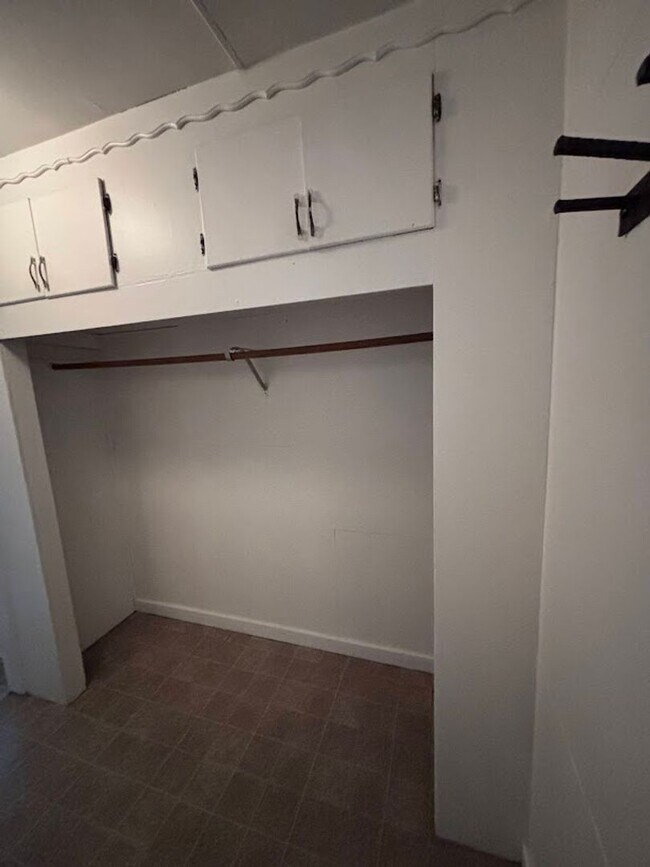 Building Photo - 405 - BEAVER DUPLEX