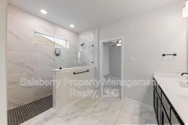 Building Photo - 9324 Trammel Davis Rd