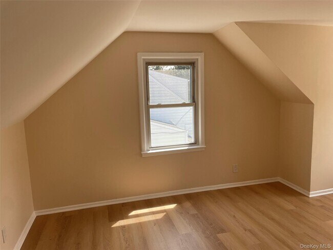 Building Photo - 101 Hillside Ln