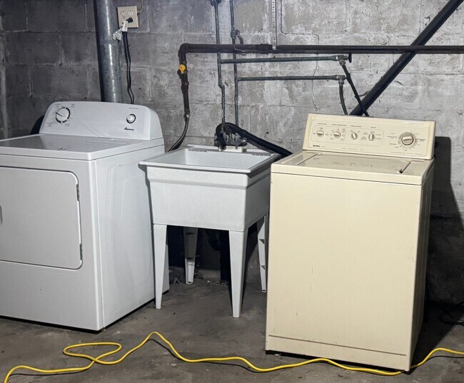 Building Photo - 4058 Howley St