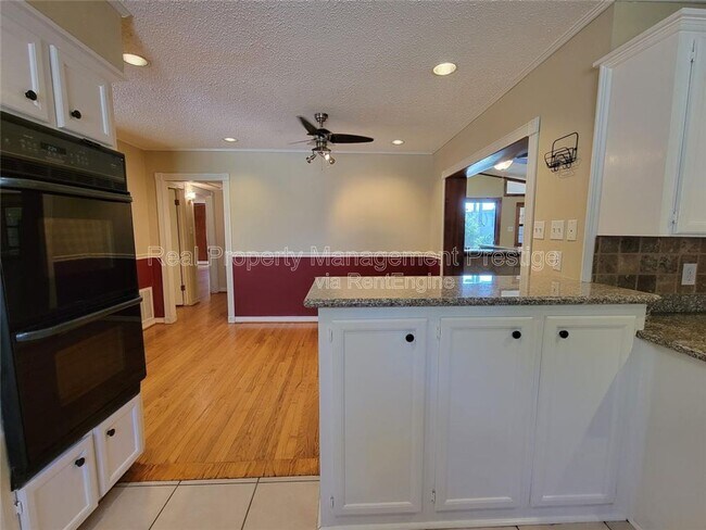 Building Photo - 2419 Stonecrest Dr
