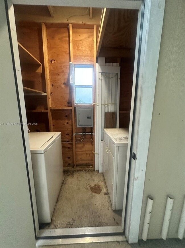 Building Photo - 3082 Hibiscus Cir