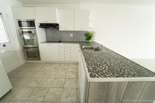 Building Photo - 2920 Point E Dr