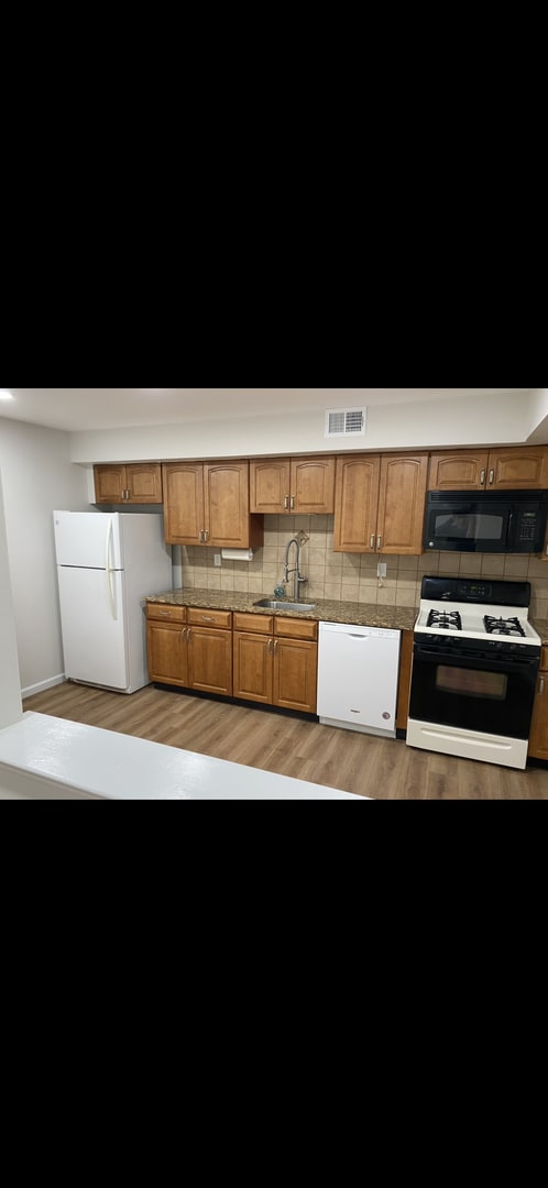 Building Photo - Manors of Lawrenceville!