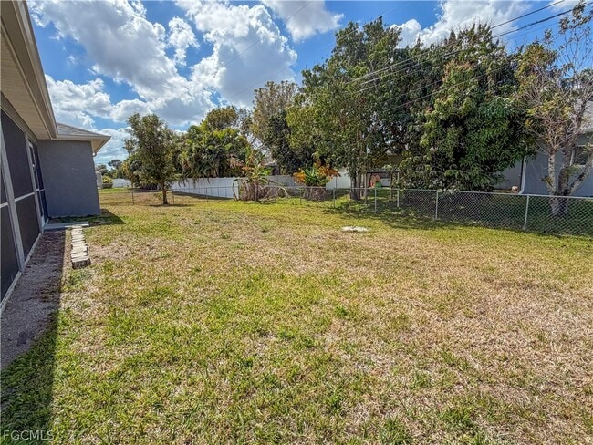 Building Photo - 906 SW 9th Ct