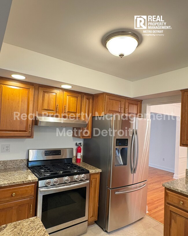 Building Photo - 4-Bedroom Single-Family Home in Troy, Michigan