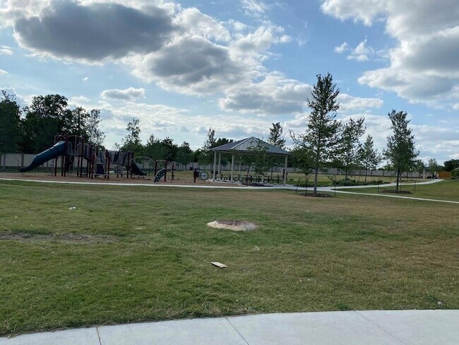 Building Photo - 201 Cres Park Dr